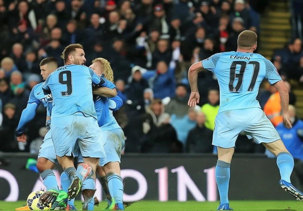 曼城连败暴露英超联赛防守漏洞，德布劳内缺阵影响争冠前景